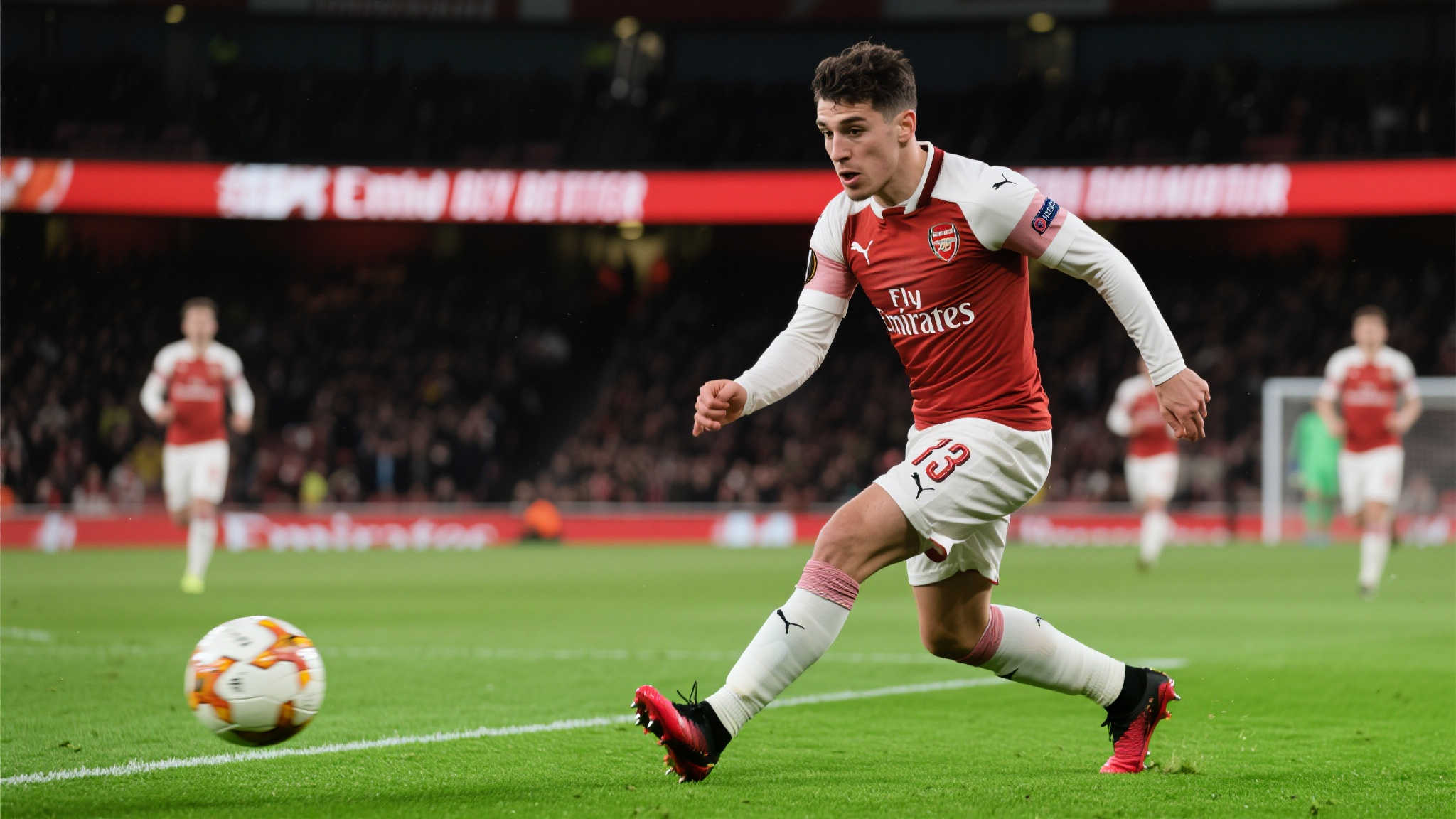 领先于前的是该队核心中场，他迅速拿到皮球后立刻做出